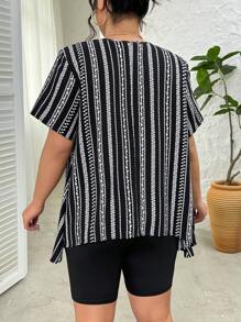 SHEIN LUNE 2pcs/Set Plus Size Summer Casual Allover Print Short Sleeve Top And Solid Color Shorts Set - Multicolor - View 2