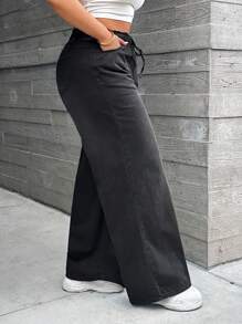 SHEIN ICON 大尺碼女性鬆身休閒牛仔長褲，設有腰部束帶和側口袋