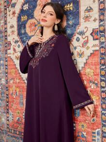 Al Najma 女士植物刺绣 V 领长袖宽松阿拉伯风格连衣裙，端庄的卡夫坦 - 紫色 - 查看 4