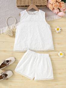 SHEIN Bộ đồ hai mảnh cho bé gái tuổi teen, gồm áo không tay dáng rộng và quần short, chất liệu vải dệt thêu hoa phối ren, lưng nơ chữ V, màu trắng, thích hợp cho các hoạt động mùa xuân, phong cách đồng quê, tiệc trà chiều ngoài vườn, dạo chơi thường ngày, hoặc đi học. - trắng - Xem 10