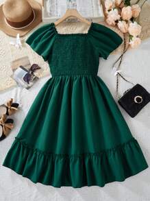 少女荷叶边袖连衣裙，适合休闲外出和聚会