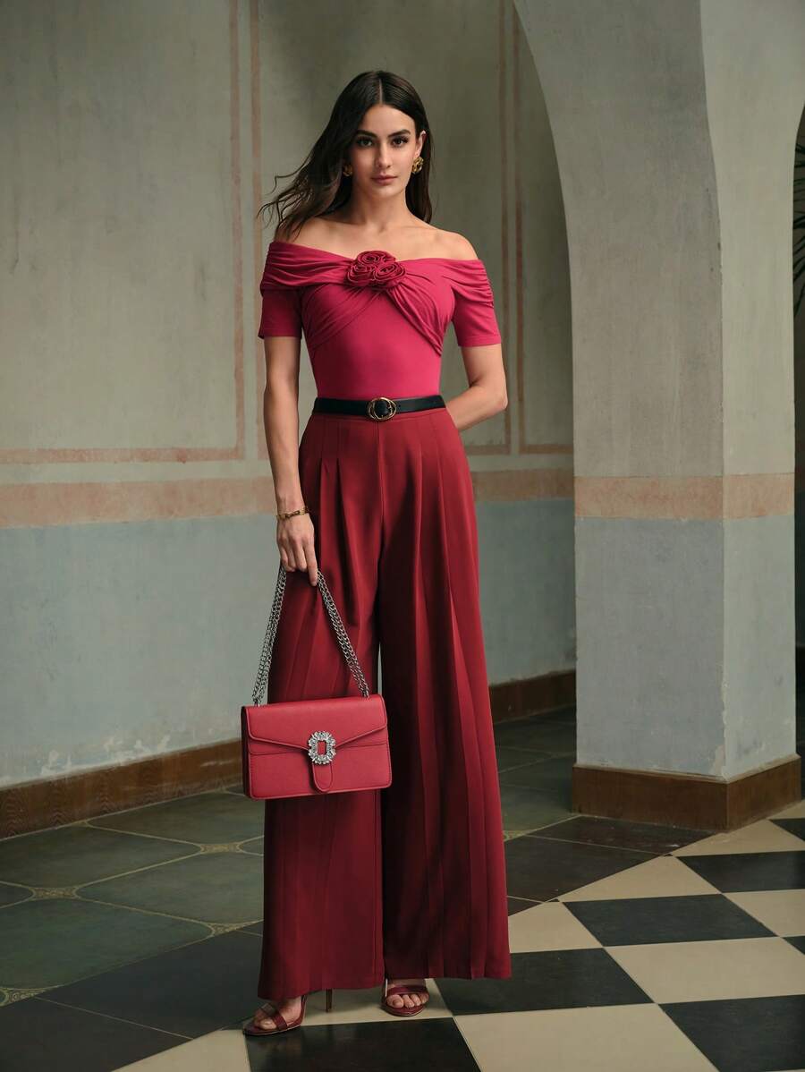 ZEYLAH Kaos Wanita Lengan Pendek Model Off Shoulder dengan Aplikasi Bunga dan Potongan Pas Badan yang Modis - Merah - View 1