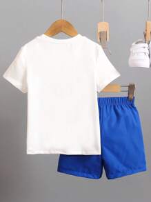 SHEIN 2 件套小男孩棕榈树字母印花短袖 T 恤和短裤套装，适合度假、旅行、放松、日光浴、夏季