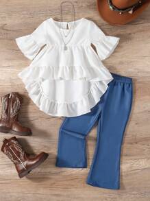 SHEIN 2025 年春夏新款休闲舒适度假高低褶饰娃娃衫和蓝色喇叭裤，适合小女孩，适合日常穿着、外出和家庭度假 - 白色 - 查看 1