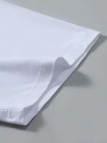 Manfinity LEGND Men's Crew Neck Graphic T-Shirt With Human Figure & Letter Print And Drawstring Printed Shorts Set - Multicolor - View 5