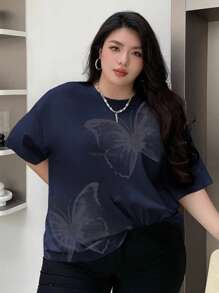 Dazy Plus Camiseta de manga corta con cuello redondo y corte holgado con estampado de mariposa, talla grande, camiseta gráfica de verano, sobredimensionada