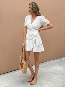 SHEIN Frenchy Rochie de vacanță de damă, ocazională, de culoare uni, texturată, cu talie cravată - alb - Vizualizare 3