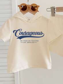 SHEIN 2 件套男童休闲简约字母印花 T 恤和短裤套装，适合夏季