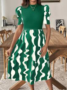 SHEIN Maternity Dress With Short Bubble Sleeves & Geometric Print - Dark Green - View 6