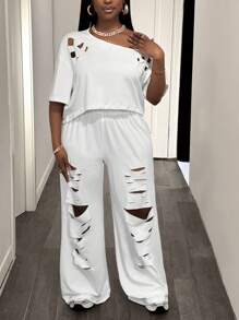 SHEIN CURVE+ 2 件套大码女式休闲街头风格镂空碎花短袖上衣和裤子/女士套装/露肩上衣/性感/可爱上衣/返校/2 件套/白色/女士休闲/女士外出上衣/女士休闲套装/街头时尚运动纯色/运动衫/白色大码两件套大码夏季套装加大码休闲套装 8xl 女装 2 件破洞套装 - 白色 - 查看 5