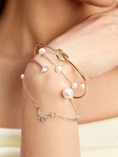 Set de 4 pulseras abiertas con decoración de perlas falsas y corazones con mariposas, regalos de Navidad y invierno