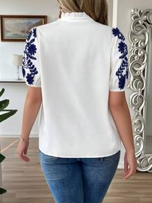 Breezaya Plus Size Women Fashion Casual Elegant Commuter Stand Collar Ruffle Trim Front Embroidery Print Contrast Embroidery Puff Sleeve Short Sleeve Shirt, Suitable For Summer, Back To School, Graduation, Festivals, Valentine's Day, Music Festivals, Mother's Day, Halloween, Thanksgiving, Easter, National Holiday, Ball, Date, Party, Outdoor