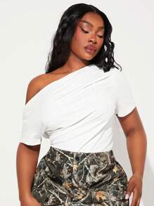 SHEIN SXY Plus Size Women Asymmetric & Ruched Design Fitted Short Sleeve Tee Shirt, Suitable For Everyday Wear, Music Festival, Concert, Carnival Party, Beach Vacation, Date Night, Birthday, Bachelorette Party, Club, Cute, Casual, Shopping, Streetwear, Going Out, Easy To Match & Looks Slim, Accentuates Your Body, Flatters The Figure, Sexy Office Siren Coquettish