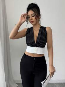 Elenzga Women's Black And White Patchwork Colorblock Design V-Neck Sleeveless Cropped Blouse Top - Black and White - View 6