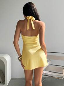 Aloruh 女士精致系带挂脖紧身金属扣装饰迷你连衣裙，黄色