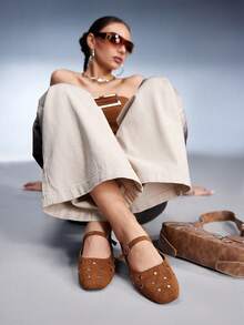 CUCCOO GRLICON 女士舒适棕色仿麂皮方头平底便鞋 - 棕色 - 查看 4