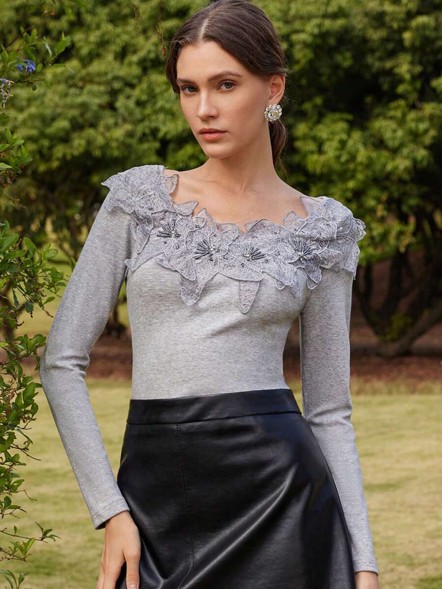 Anewsta 女士修身花卉 3D 花朵优雅现代水钻装饰圆领衬衫，适合情人节、度假、新年 - 灰色 - 查看 1