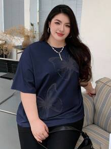 Dazy Plus Camiseta de manga corta con cuello redondo y corte holgado con estampado de mariposa, talla grande, camiseta gráfica de verano, sobredimensionada