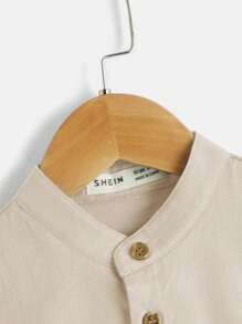 SHEIN Áo sơ mi cổ đứng nhỏ màu trơn giản dị và thoải mái cho bé trai - Màu be - Xem 4