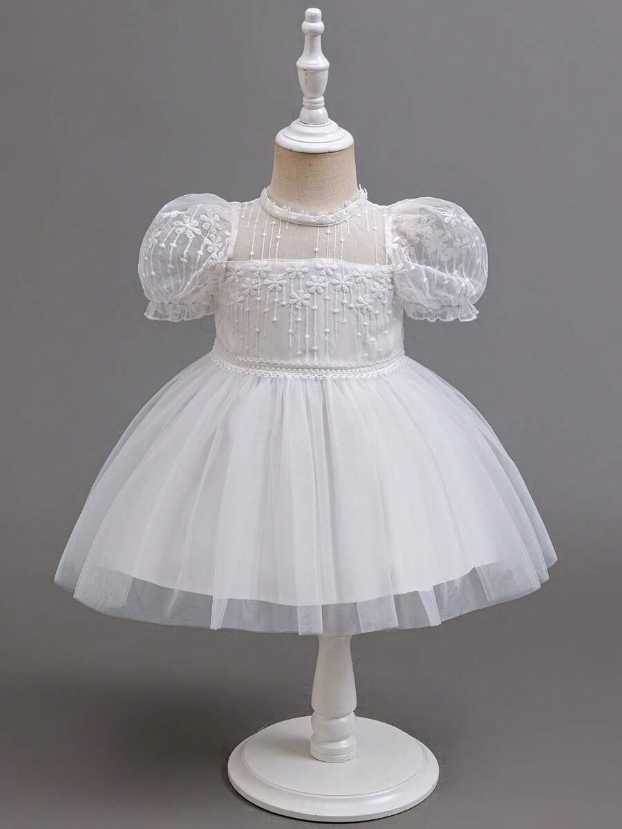 SHEIN Glamorique Kids 女宝宝春夏圆领刺绣荷叶边泡泡袖网眼礼服，公主风格婚礼 - 白色 - 查看 1