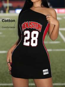 SHEIN ICON Vestido mini ajustado deportivo de baloncesto negro y rojo con un solo hombro y estampado de contraste en color para mujer estilo Y2k para verano