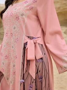 Al Najma 女士方领优雅蝴蝶拼布浪漫风格朴素卡夫坦，阿拉伯传统长裙 - 粉色 - 查看 7