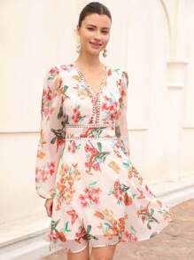 Aveloria Rosie 优雅雪纺飘逸 V 领拼接白色蕾丝装饰花卉印花长袖高腰迷你连衣裙，适合春秋季度假波西米亚风时尚风格