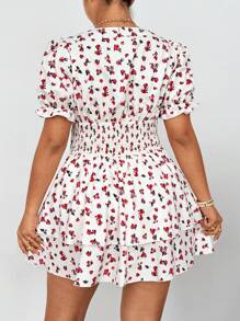 Flirla Vestido corto de doble capa con mangas abullonadas y estampado floral diminuto para mujer talla grande, sexy y adecuado para vacaciones/fiestas - Beis - Ver 2