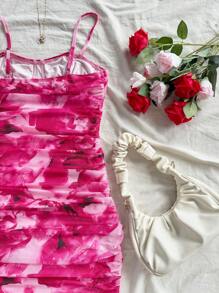 Soleia Nouvelle robe mini élégante de vacances en maille transparente avec imprimé floral rose rouge et ourlet volants - Rose vif - Voir 6
