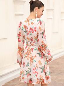 Aveloria Rosie 优雅雪纺飘逸 V 领拼接白色蕾丝装饰花卉印花长袖高腰迷你连衣裙，适合春秋季度假波西米亚风时尚风格