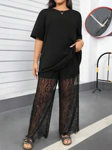 SHEIN Essnce 大码女装春夏时尚流行休闲宽松舒适日常黑色 T 恤和蕾丝阔腿裤修身两件套、裤子套装、街头服饰、女士夏季服装、Y2k 服装、狂欢服装、乡村音乐会服装、外出服装、哥特、蕾丝套装 - 黑色 - 查看 3