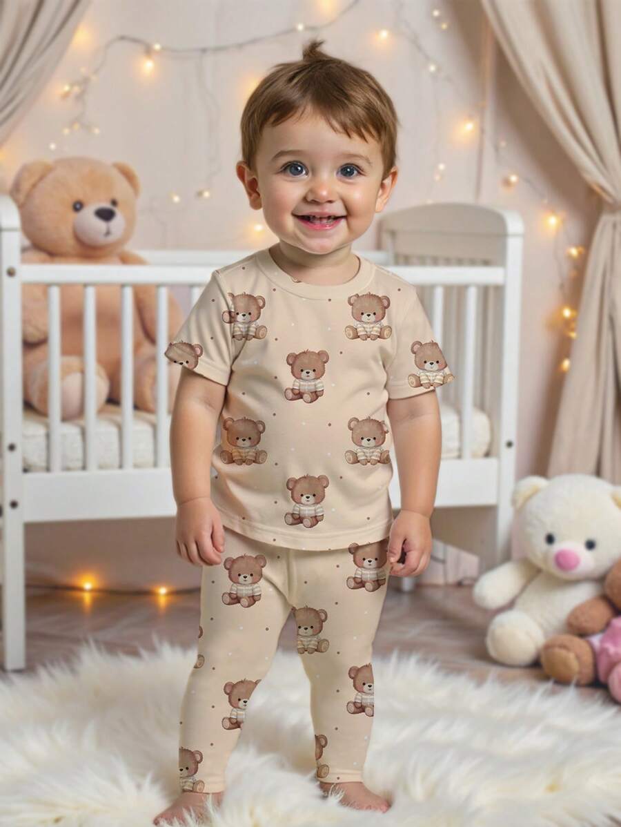 SHEIN 男婴休闲卡通熊与波尔卡圆点图案修身圆领短袖上衣和裤子睡衣套装，贴身合身，适合春夏季