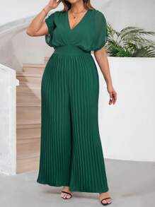 SHEIN Clasi Curvy Plus Size Women Romantic Elegant Green V Neck Solid Color Bat Sleeves Short Sleeves Wide Leg Pleated Jumpsuit, Women's Summer Clothing, Business Casual Women, Jumpsuit, Spring Break, St. Patrick's Day Clothing, Spring Break Clothing, Vacation, Women's Vacation Clothing, Demure, Plain, Plain Elegant
