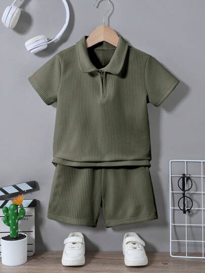 SHEIN Genkimix Kids 2st/set Ung pojke Casual ribbad tröja och shorts med halv dragkedja, mångsidig för sommar, utomhus, alla tillfällen, minimalistisk och bekväm
