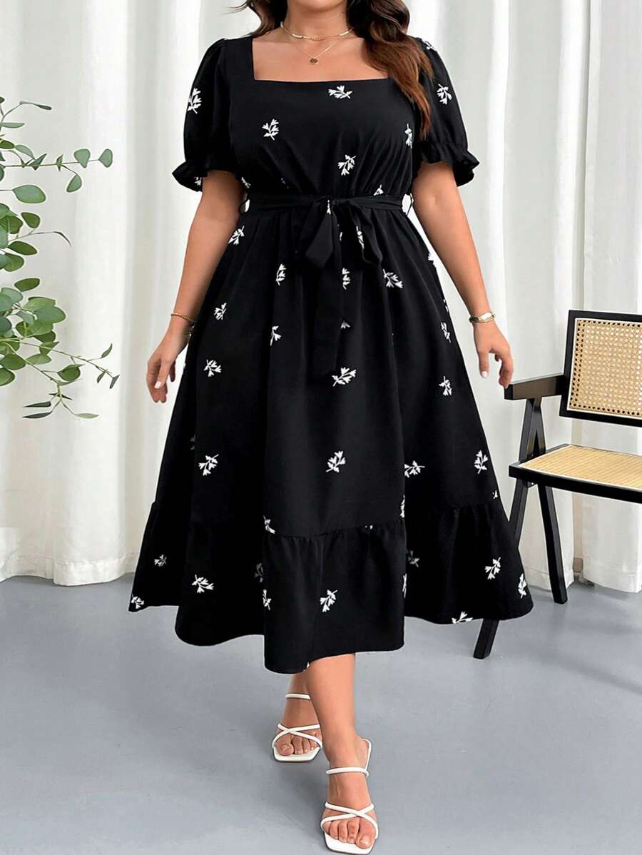 SHEIN CURVE+ 大码女式印花方领松紧腰泡泡袖连衣裙，浪漫风格适合夏季、派对、日常通勤和度假 - 黑色 - 查看 1