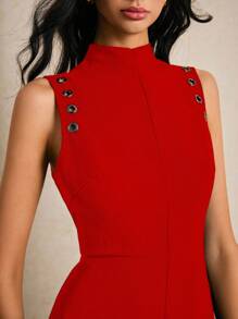 Poéselle Mittellanges, schlichtes Kleid mit Rundhalsausschnitt ohne Ärmel, minimalistisch und elegant mit Metallesenösen-Dekor - Rot - Übersicht 5