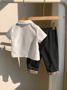 SHEIN 2 件套婴儿套装：条纹领短袖开衫上衣和松紧腰裤，适合男婴和女婴 - 黑與白 - 查看 2