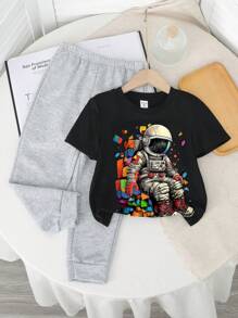 SHEIN 2 件套年轻男孩休闲卡通熊图案圆领短袖 T 恤和裤子套装 - 彩色 - 查看 2