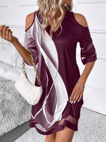 SHEIN Clasi فستان متوسط الطول للنساء بياقة على شكل حرف V ، من شبك ورقعات ومطبوعات بطيات وأكتاف مكشوفة - أحمر بنفسجي - مشاهدة 3