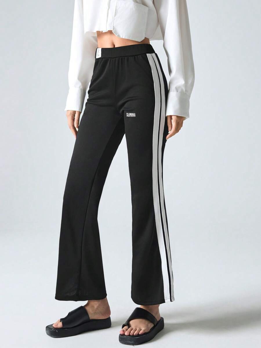 LYSMO 女款字母刺绣拼布侧缝喇叭裤 - 黑色 - 查看 1