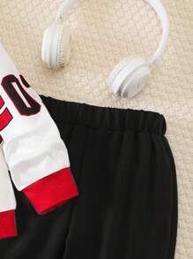 SHEIN 2 件装幼儿男童百搭休闲运动赛车速度图标印花圆领运动衫 + 撞色块运动裤套装，适合秋季、冬季、学校、过渡季节、日常穿着、家居、运动、街头服饰 - 彩色 - 查看 7