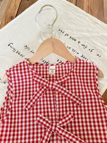 SHEIN Conjunto de 2 piezas de blusa sin mangas con decoración de lazo y dobladillo con volantes a cuadros rojos y blancos, y shorts casuales para niñas preadolescentes, adecuado para primavera/verano, salidas diarias, viajes de primavera, vuelta al colegio
