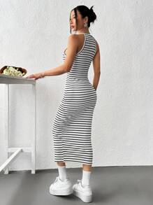 SHEIN EZwear Vestido corto sin mangas de punto a rayas para mujer, negro y blanco
