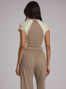 Musera Sport 修身短袖T恤，适合运动、健身、徒步、散步、板式网球、网球、匹克球、健身房日常休闲夏季穿着 - 棕色 - 查看 4