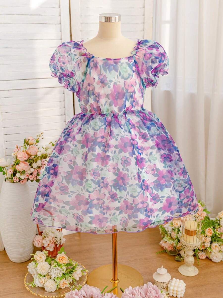 SHEIN Glamorique Kids Robe d'été pour filles avec manches bouffantes en organza à fleurs, fleurs violettes charmantes et élégantes, convient pour les trajets quotidiens, les occasions de fête, mettant en valeur une douce et adorable allure de jeune fille