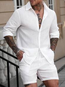 Manfinity Homme Conjunto casual de 2 piezas para hombre: camisa blanca de manga larga de una hilera de botones y pantalones cortos con cordón en la cintura, ropa de otoño - Blanco - Ver 1