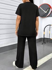 SHEIN Essnce 大码女装春夏时尚休闲运动舒适高弹力黑色基本款带口袋日常短袖T恤和裤子两件套，女士机场装，裤子套装，街头服饰，女士教堂服装，女士休闲套装，Y2k服装，女士夏季服装 - 黑色 - 查看 2