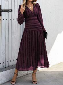 SHEIN Clasi 女士法式优雅通勤斑马纹十字 V 领收腰褶皱 A 字型泡泡袖灯笼袖长袖连衣裙，春/秋/冬