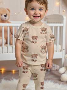 SHEIN 男婴休闲卡通熊与波尔卡圆点图案修身圆领短袖上衣和裤子睡衣套装，贴身合身，适合春夏季