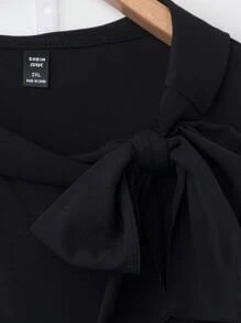 SHEIN LUNE 大码女式纯色蝴蝶结装饰短袖上衣和全印花宽腿裤 2 件套，适合度假 - 黑色 - 查看 4